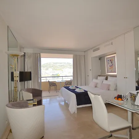 Grand Ibis Avec Terrasse Канны