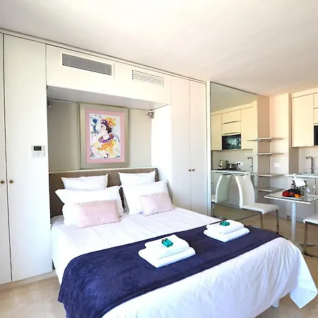 Апартаменты Grand Ibis Avec Terrasse *