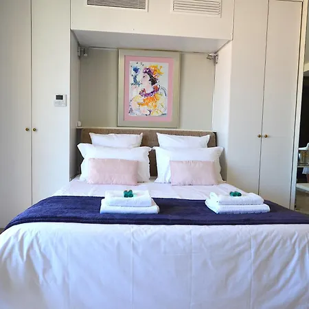 Grand Ibis Avec Terrasse Апартаменты *